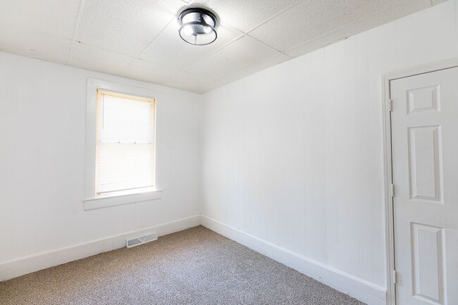 Building Photo - Move-In Ready 4BR Home with Large Backyard