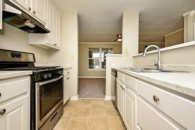 Building Photo - Fantastic 3bd/1.5ba home! Let yourself in!