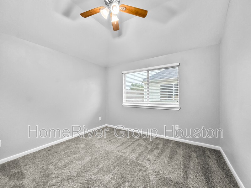 Building Photo - 835 Forest Ivy Ln