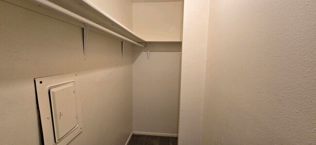 Building Photo - Coming Soon! 2 Bed / 1.5 Bath Townhome in ...