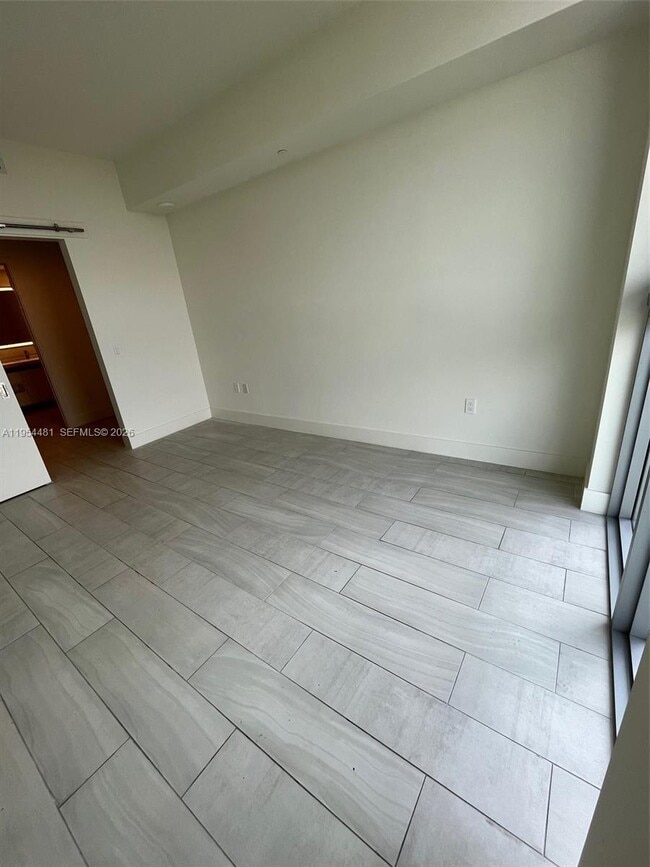 Building Photo - 2000 Metropica Wy