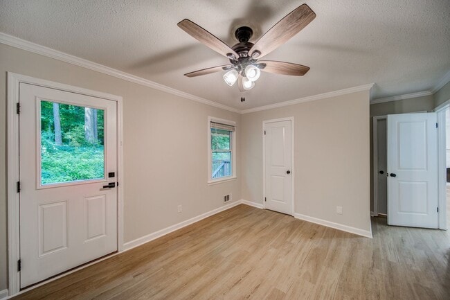 Building Photo - Renovated 4 bed home in Kennesaw w/ Designer Kitchen