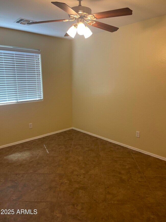Building Photo - 1437 E Mayfield Dr