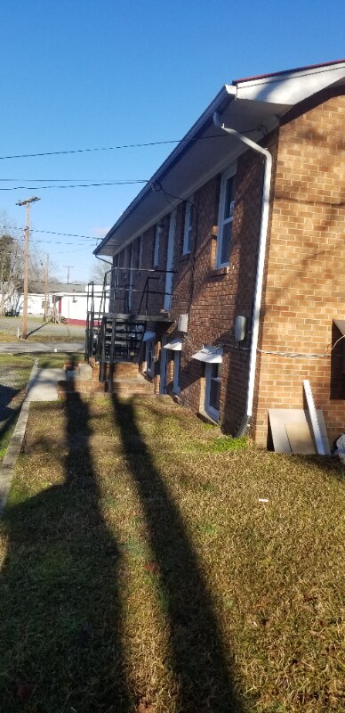 Building Photo - 303A Culbreth Ave