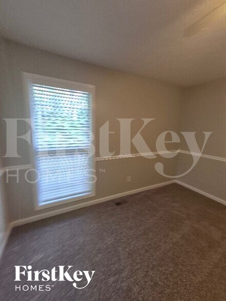 Building Photo - 4808 Woodlands Pkwy