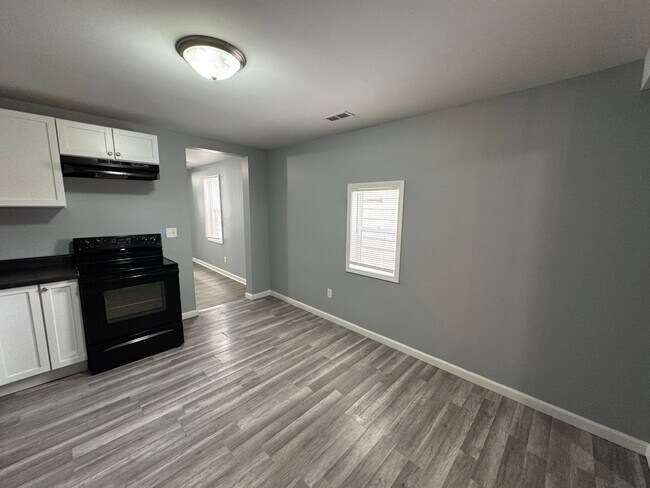 Building Photo - 1129-1131 S Sheffield Avenue