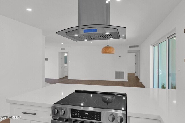 Building Photo - 501 W Seldon Ln