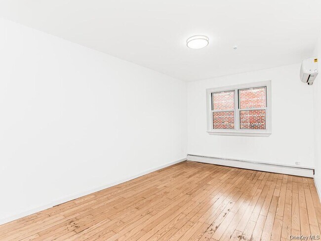 Building Photo - 661 Sagamore St