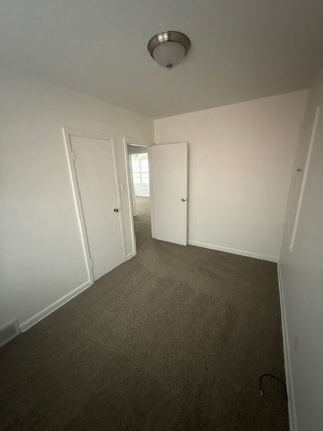 Building Photo - Charming 3-Bedroom Home Near Kenosha Dream Park