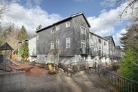 Building Photo - 2Bd/1.75Ba Issaquah Townhouse