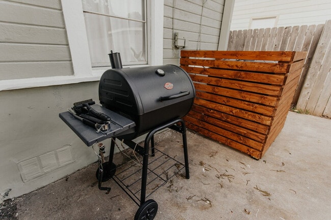 Building Photo - 3728 Homan Ave