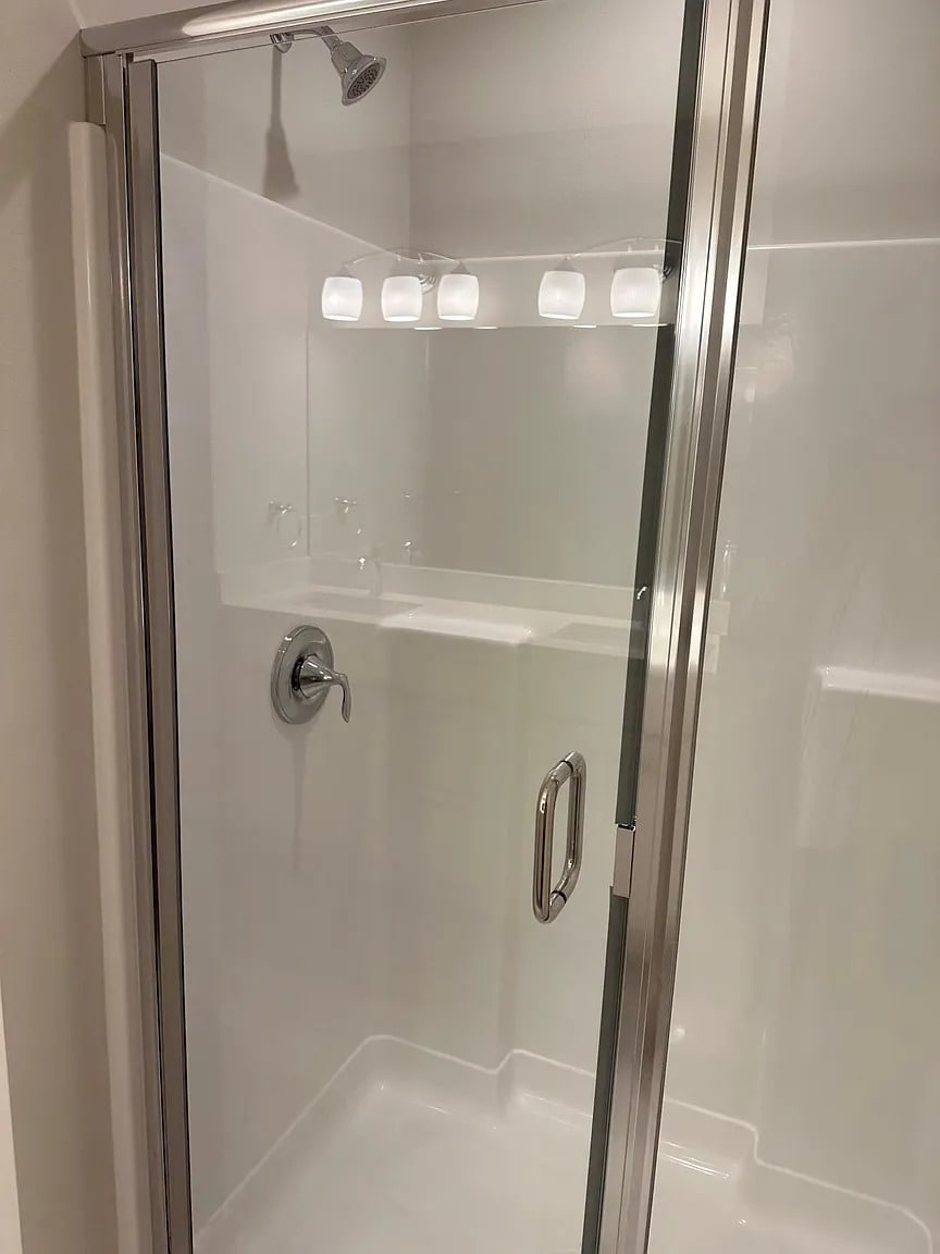 Building Photo - 910 Poplar Ave