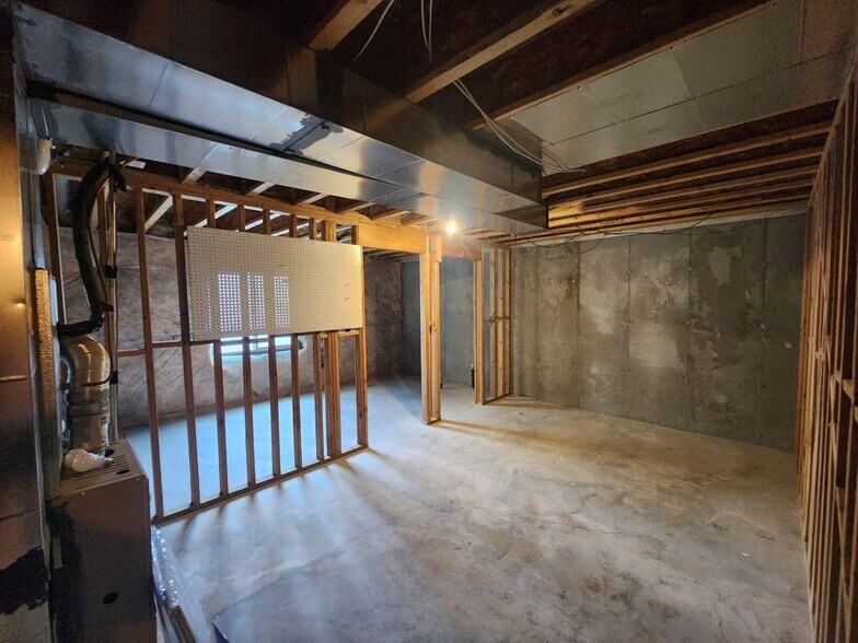 Building Photo - 2034 Churchill Drive