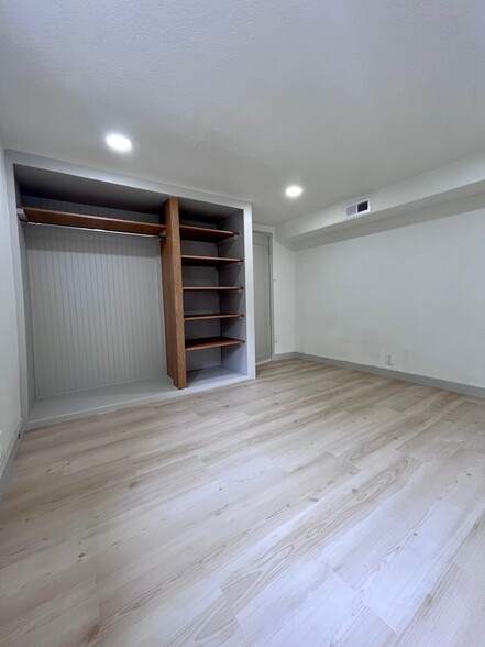Large Closet - 3909 Hayes Ave