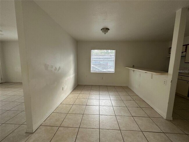 Building Photo - 912 Pine Ave