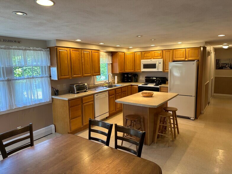 Building Photo - 100 Hull St