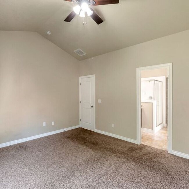 Building Photo - 1848 Woodview Dr W