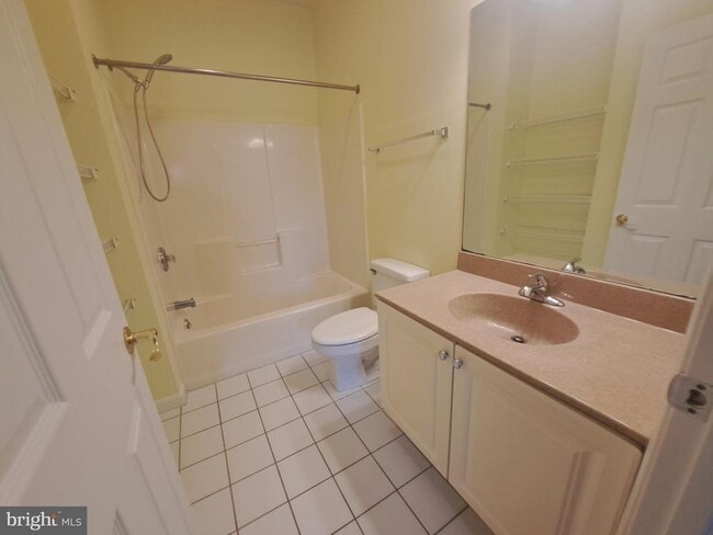 Building Photo - 4100 Sandpiper Dr