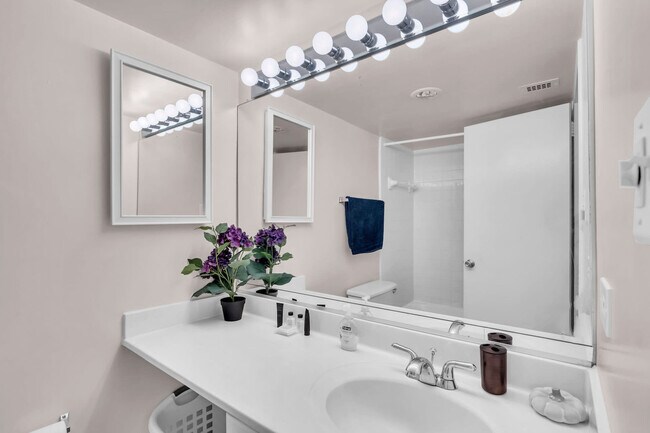 Building Photo - 2231 Crystal Dr