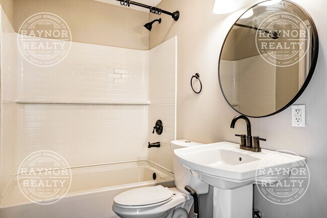 Building Photo - Charming One Story Home in Prime Location