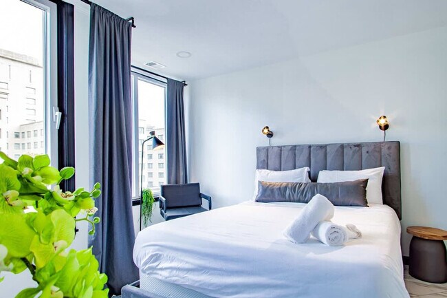 Building Photo - 1020 16th St NW