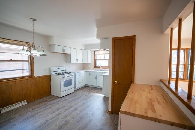 Building Photo - 5650 N 97th St