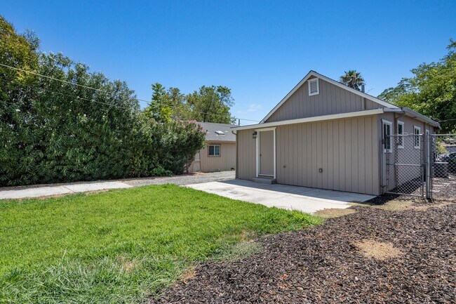 Building Photo - Gorgeous Upgraded home in Roseville