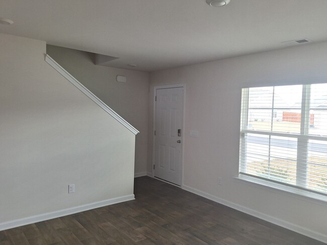 Building Photo - HURRY FEBRUARY MOVE IN SPECIAL - Fantastic...