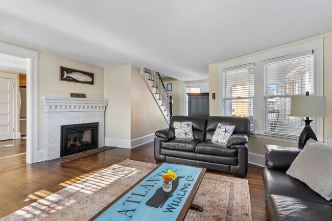 Building Photo - 181 Main St