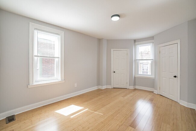 Building Photo - Huge 3 bedroom house for rent