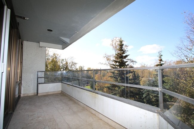 Building Photo - 600 W 76th Ave