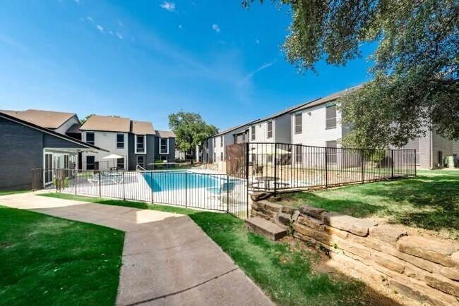 Building Photo - 9666 Scyene Rd