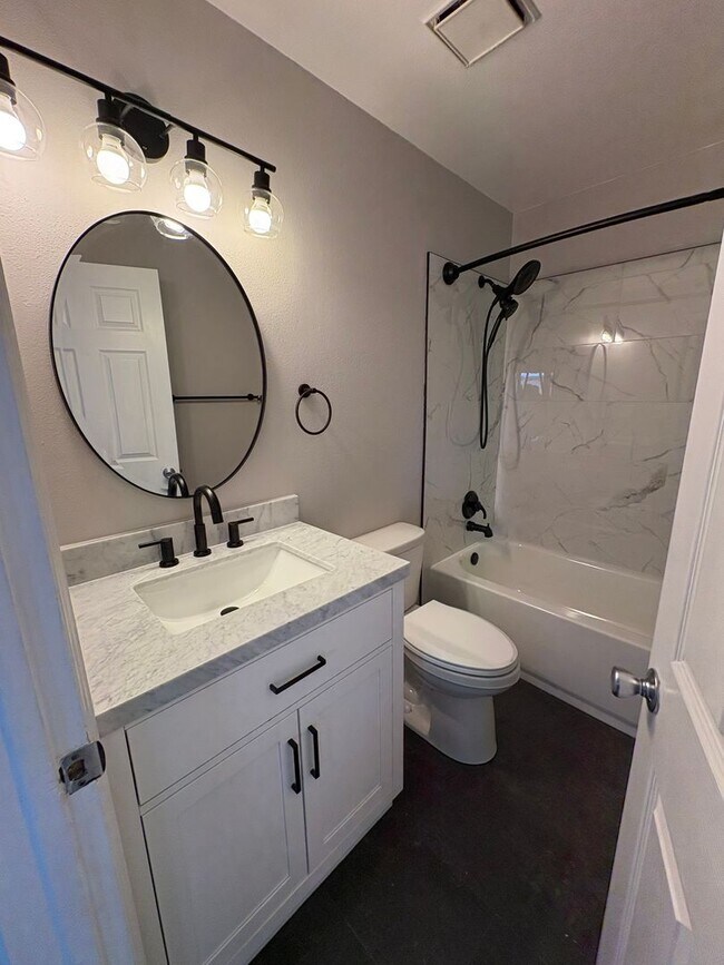 Building Photo - Newly Remodeled 3 Bedroom 2 Bath Home on Huge Corner Lot