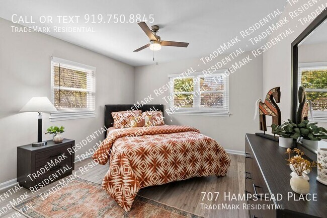 Building Photo - 707 Hampstead Pl