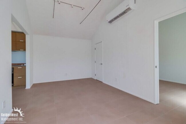 Building Photo - Modern 1Bdm 1Ba Apartment in a Prime Locat...