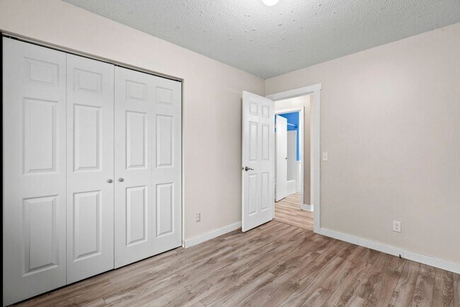 Building Photo - 10510 E Shady Ln