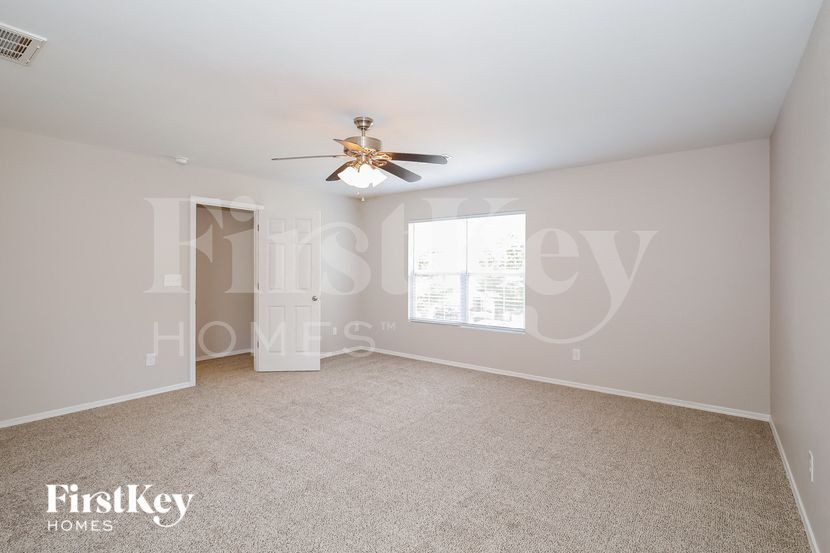 Building Photo - 933 Silverberry St