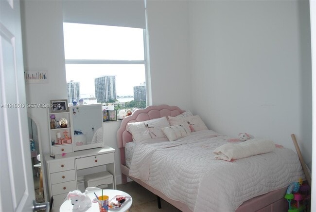 Building Photo - 1723 SW 2nd Ave