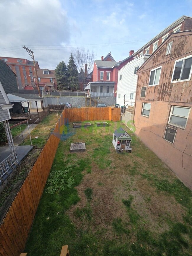 Building Photo - 119 E Sherman St