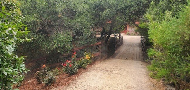 Building Photo - Escape to Your Own Private Retreat Among the Oaks