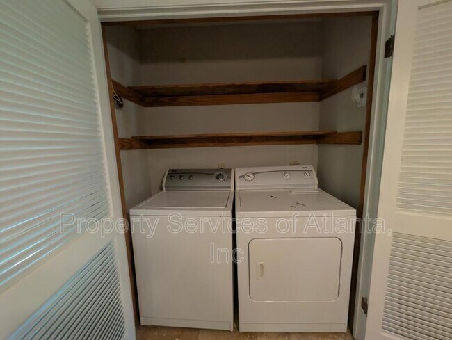 Building Photo - 1061 Homewood Ct