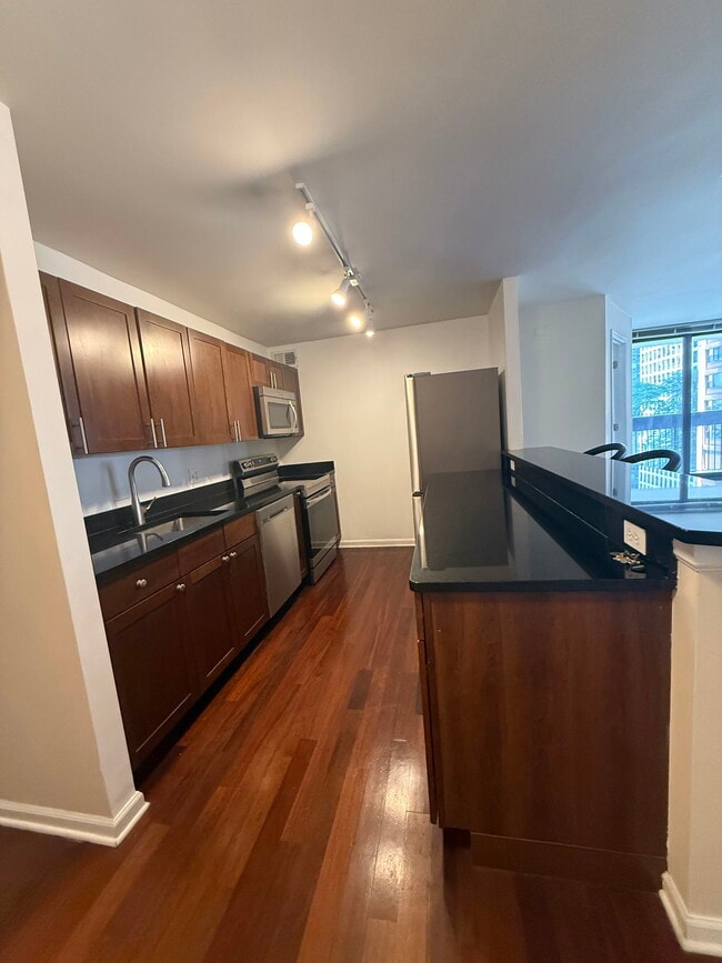 Building Photo - 222 E Pearson St