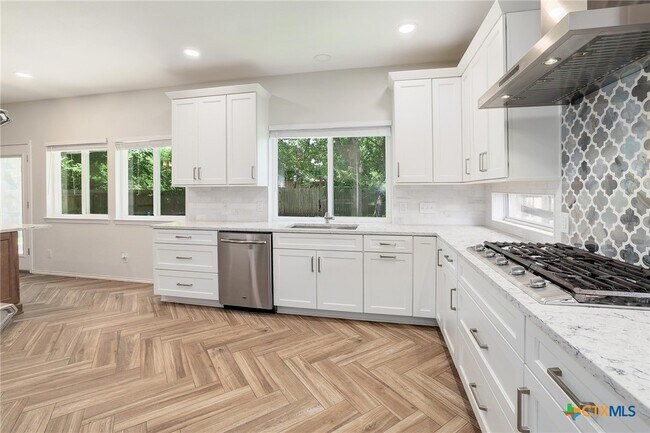 Building Photo - 703 Ivy Ct