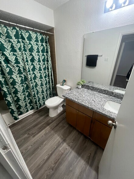 Building Photo - 250 Heimer Rd