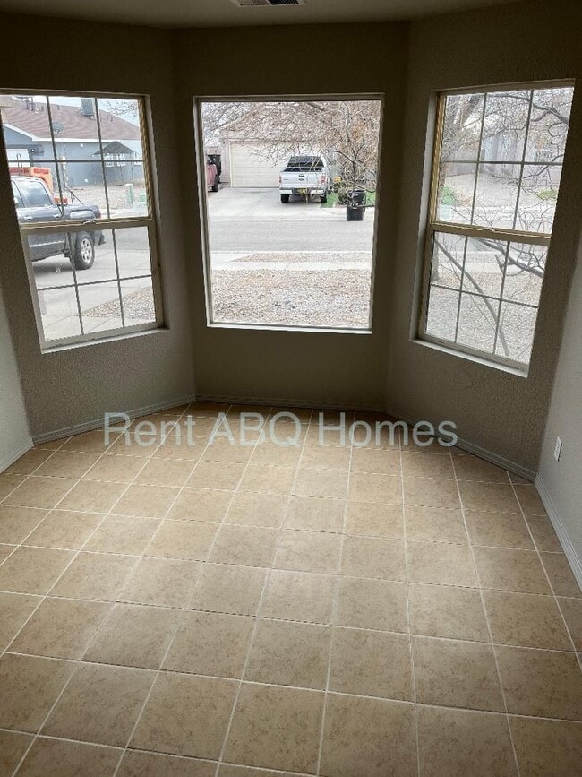 Building Photo - 3 Bed, 2 Bath Family Home in SW Albuquerque