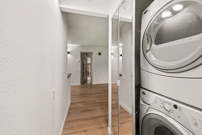 Building Photo - 2658 35th Ave W