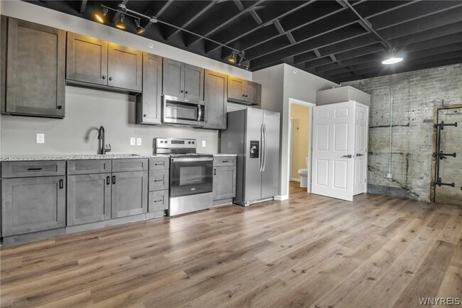 Building Photo - 126 E Niagara St