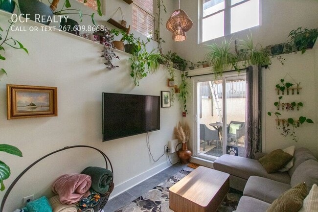 Building Photo - 1814 Christian St