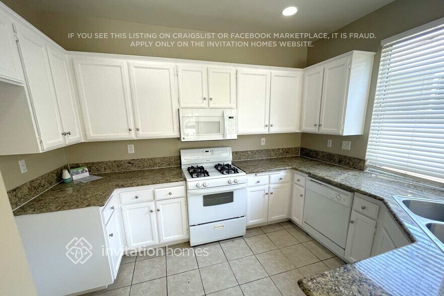 Building Photo - 31667 Via San Carlos
