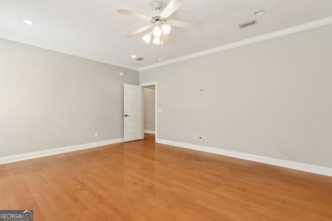 Building Photo - 185 Sunset Dr